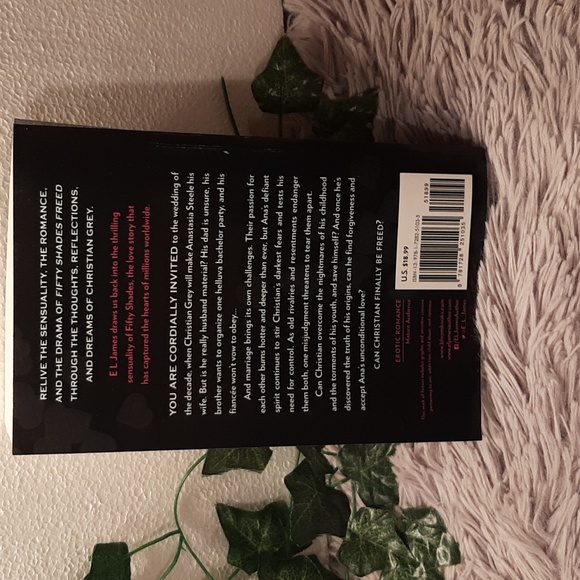 Freed paperback- Fifty Shades Of Grey Series - Picture 2 of 2